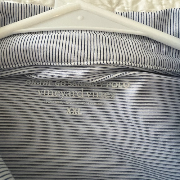 Vineyard Vines - 3 shirts included - Picture 4 of 6